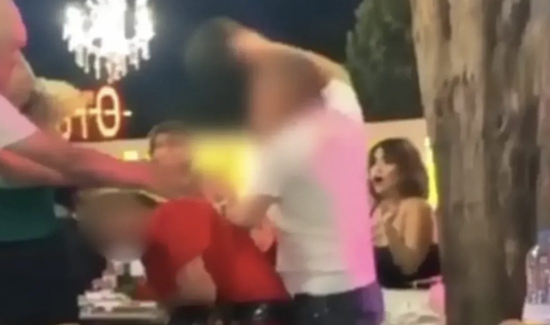 Kocaeli’nin İzmit ilçesinde sahilde bulunan bir restoranda yaşanan tartışma şiddete