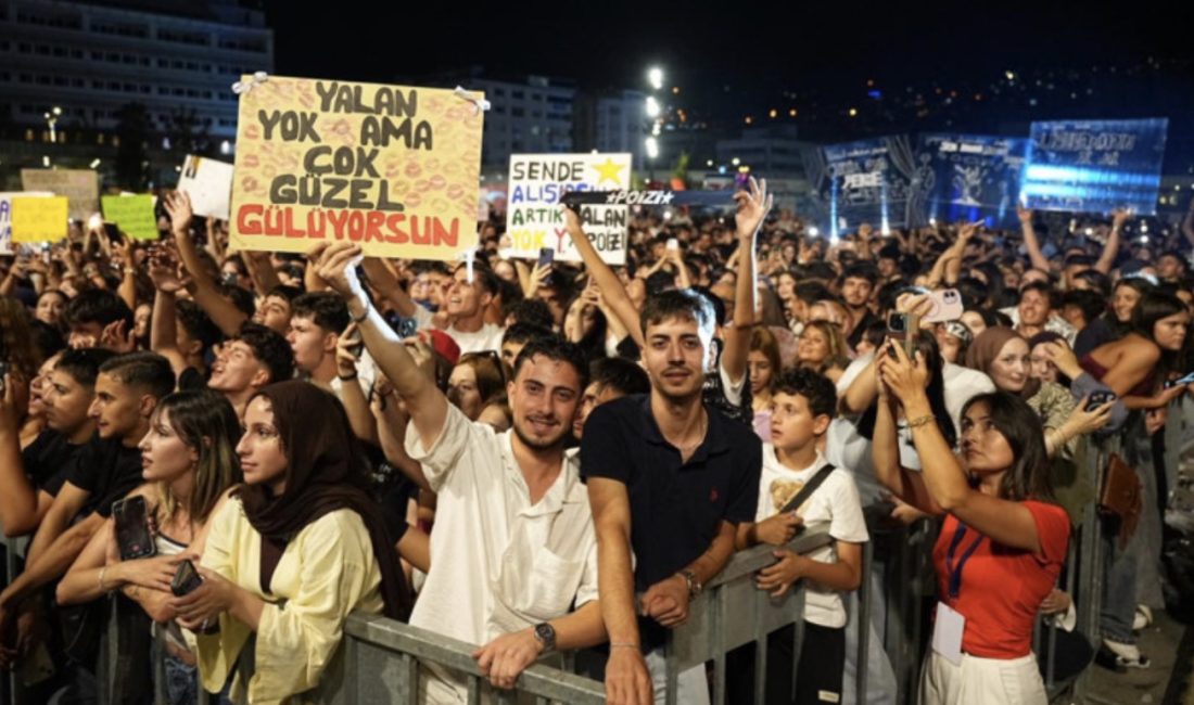 Kocaeli’de 30 Ağustos Zafer Bayramı kutlamaları gece boyunca devam etti.
