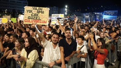 Kocaeli’de 30 Ağustos Zafer Bayramı kutlamaları gece boyunca devam etti.