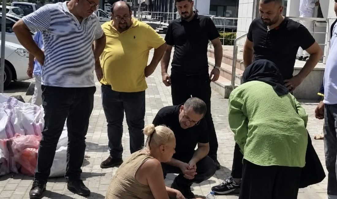 Derince’de sokakta fenalaşarak yere yığılan kadına, sağlık ekipleri olay yerine