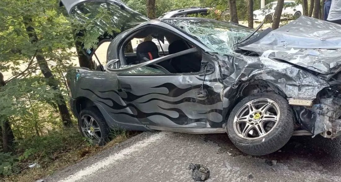 İzmit Akmeşe yolu Sapakpınar mevkisinde iki otomobilin çarpıştığı kazada 3