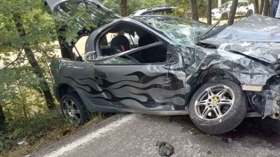 İzmit Akmeşe yolu Sapakpınar mevkisinde iki otomobilin çarpıştığı kazada 3