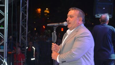 Karadeniz müziğinin sevilen sanatçısı İsmail Türüt, Derince Harikalar Sahili Gösteri