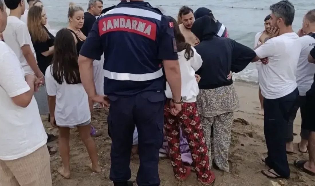 Kocaeli’nin Kandıra ilçesi Kumcağız Sahili’nde boğulma tehlikesi geçiren ablasını kurtarmak