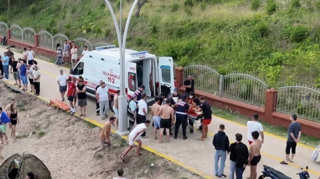 Kocaeli’nin Kandıra ilçesinde denize giriş yasağına rağmen farklı sahillerden acı