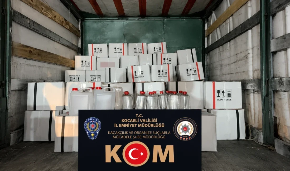 Kocaeli'nin Körfez ilçesinde düzenlenen kaçakçılık operasyonunda 2 bin 400 litre