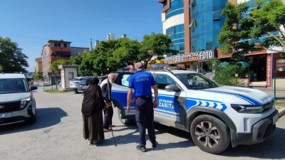 Kocaeli’de gidecekleri adresi bulmakta güçlük çeken ve Belçika’dan geldikleri öğrenilen