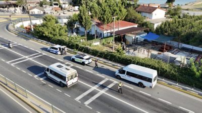 Kocaeli Büyükşehir Belediyesi ekipleri, Gebze ve Karamürsel’de korsan servis taşımacılığına