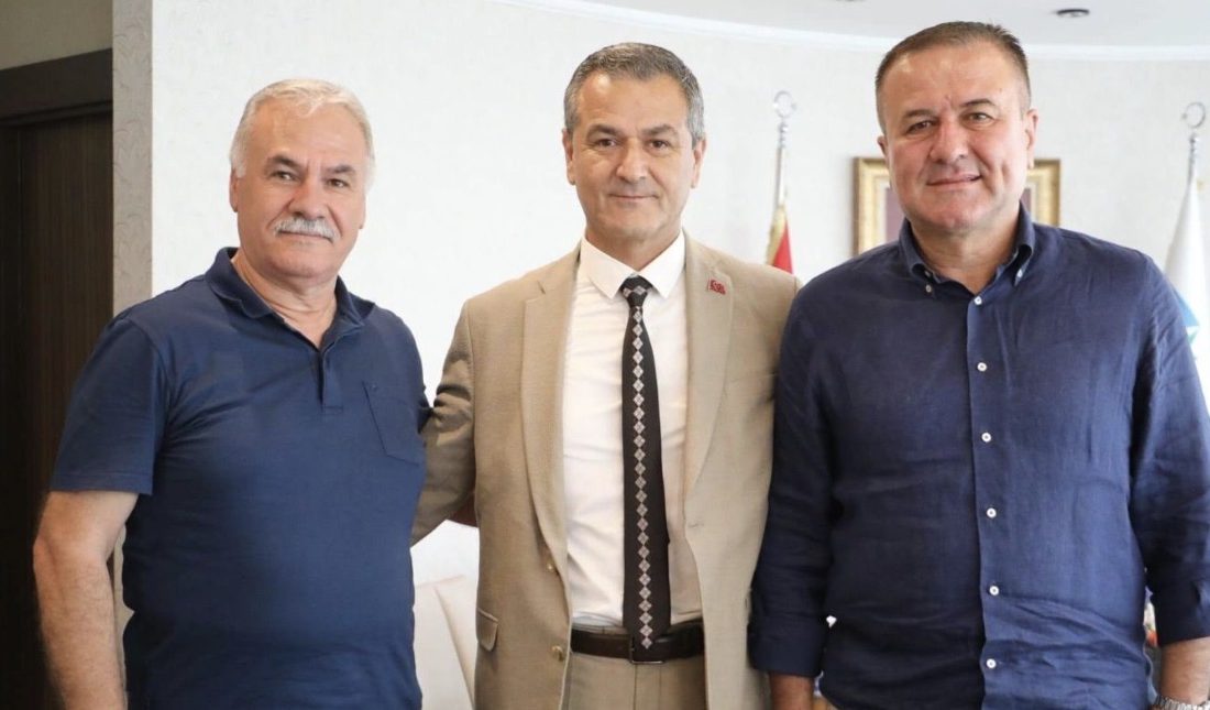 İzmit Belediye Başkanvekili Lütfü Obuz’a tebrik ziyaretleri devam ediyor. AK