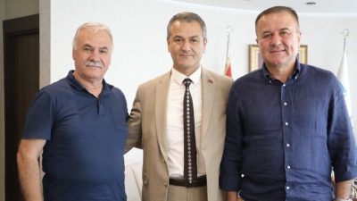 İzmit Belediye Başkanvekili Lütfü Obuz’a tebrik ziyaretleri devam ediyor. AK