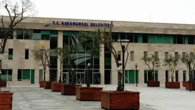 Karamürsel Belediyesi, mülkiyetinde bulunan bir kafe ile balık satış tezgâhını