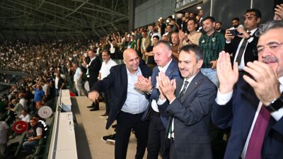 Kocaeli Valisi İlhami Aktaş, Kocaelispor’un Amed Sportif Faaliyetler’i 2-0 mağlup