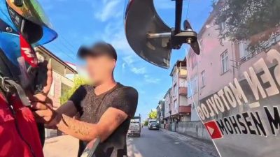 Kocaeli’nin Körfez ilçesinde trafikte yaşanan tartışma kısa sürede kavgaya dönüştü.