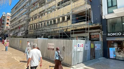 Kocaeli'nin en işlek noktalarından Fethiye Caddesi'nde bulunan Bilin Pasajı'nda yıkım