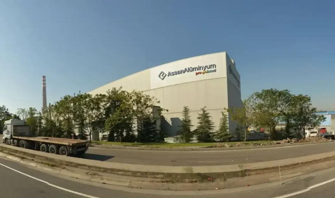 Dilovası'nda faaliyet gösteren Assan Alüminyum fabrikasında yaklaşık 300 işçinin işten