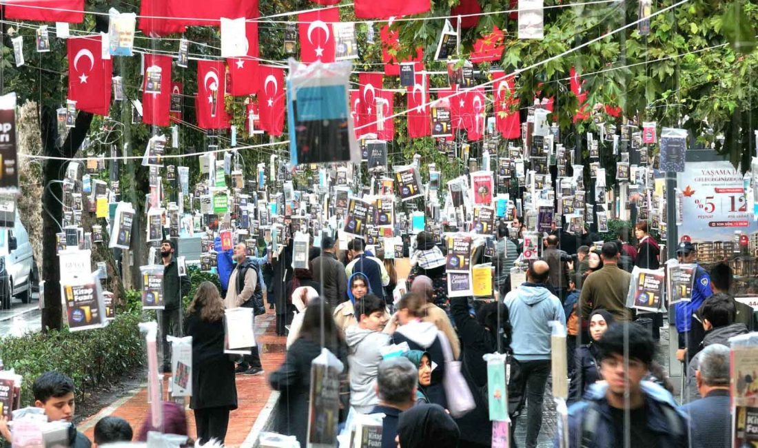 Kocaeli Kitap Fuarı öncesinde geleneksel hale gelen “Ağaçlar Kitap Açtı”