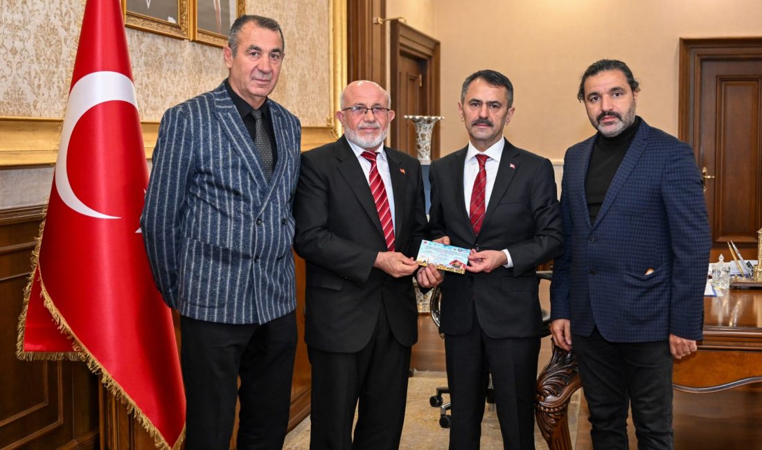 Kocaeli Niğdeliler Dernekler Federasyonu Başkanı Mustafa Nebili ve beraberindeki dernek