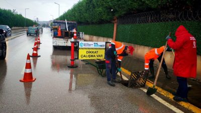 Kocaeli’de sağanak yağışın ardından temizlik mesaisi başladı. Bu kapsamda Büyükşehir