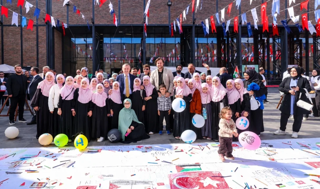 Kocaeli Valisi İlhami Aktaş ve Büyükşehir Belediye Başkanı Tahir Büyükakın,