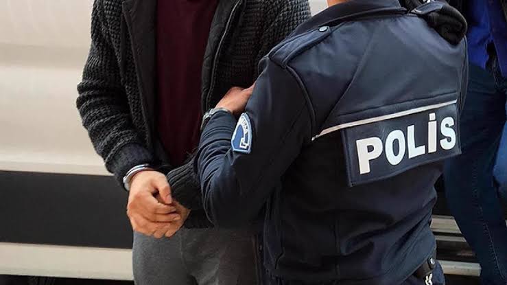 Kocaeli'de sosyal medya hesapları üzerinden silah ve suçla bağlantılı paylaşımlar
