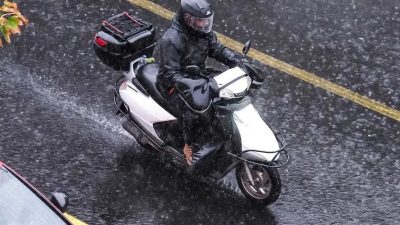 Kocaeli Valiliği kentte etkili olan sağanak yağış nedeniyle Motosiklet, scooter,