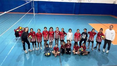 Körfez Belediyesi, çocuk ve gençlere yönelik ücretsiz basketbol ve voleybol