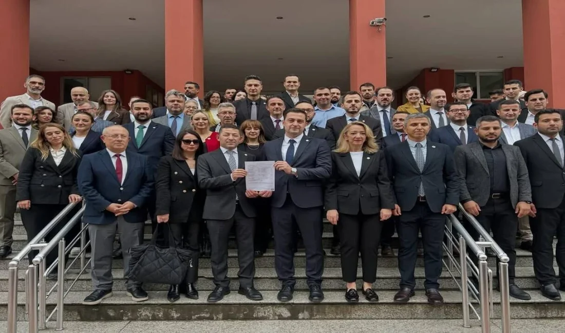 Kocaeli Barosu’nun yeni başkanı Serdar Solak ve kurullarda görev alan