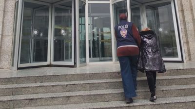 Uyuşturucu ticareti ve hırsızlık suçlarından toplamda uzun süreli hapis cezasıyla